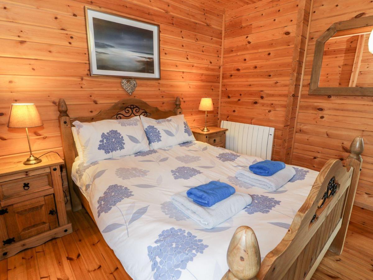 Sun View Lodge Llanbedr  Bagian luar foto