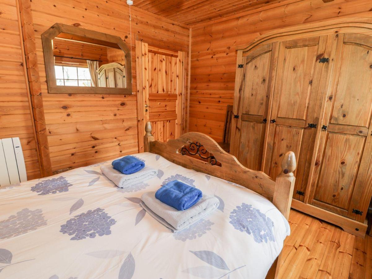 Sun View Lodge Llanbedr  Bagian luar foto